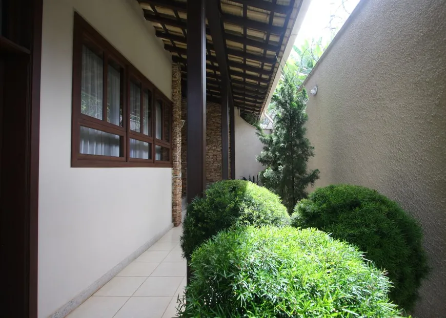Foto 1 de Casa com 4 Quartos à venda, 360m² em Belvedere, Belo Horizonte