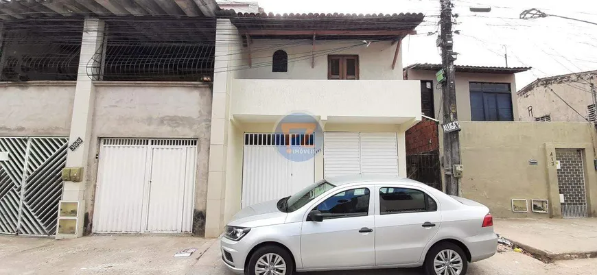 Foto 1 de Casa com 2 Quartos para alugar, 90m² em Dom Lustosa, Fortaleza