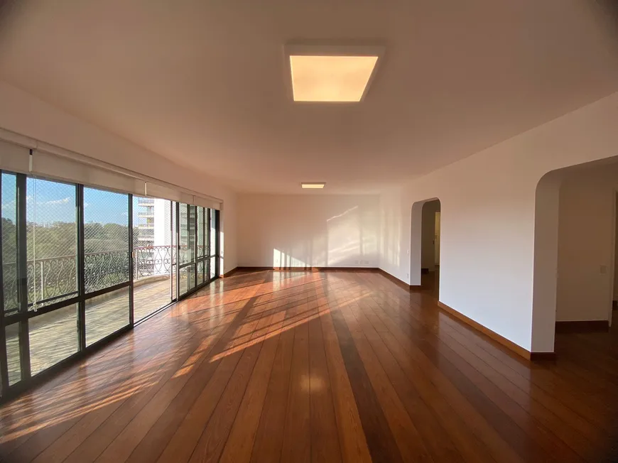 Foto 1 de Apartamento com 4 Quartos para alugar, 335m² em Santo Amaro, São Paulo