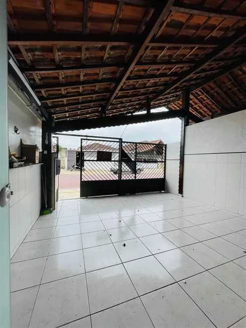 Foto 1 de Casa com 2 Quartos à venda, 65m² em Vila Tupi, Praia Grande