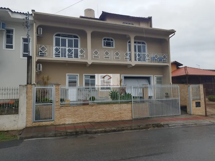 Foto 1 de Casa com 4 Quartos à venda, 480m² em Ipiranga, São José