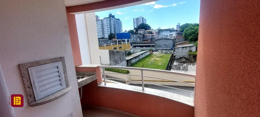 Foto 1 de Apartamento com 2 Quartos à venda, 75m² em Barreiros, São José