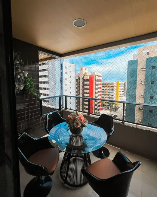 Foto 1 de Apartamento com 3 Quartos à venda, 135m² em Ponta Verde, Maceió