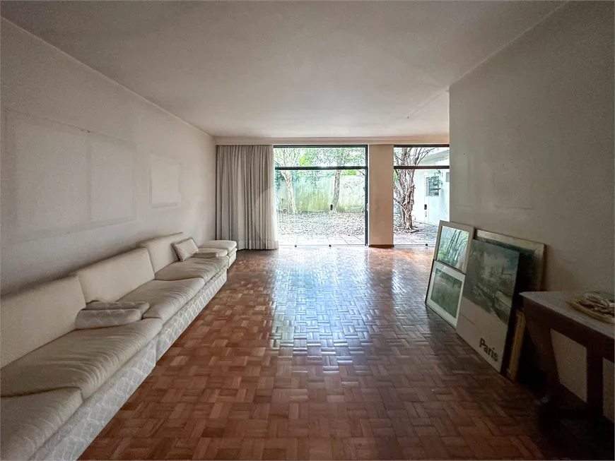 Foto 1 de Casa com 3 Quartos à venda, 271m² em Jardim Europa, São Paulo