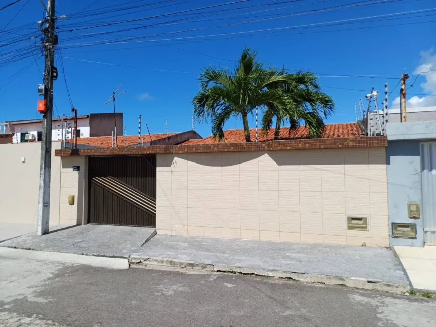 Foto 1 de Casa com 2 Quartos à venda, 216m² em Aruana, Aracaju