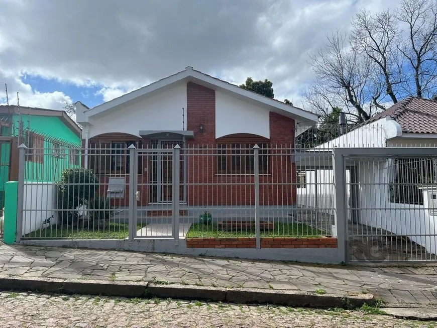 Foto 1 de Casa com 4 Quartos à venda, 147m² em Medianeira, Porto Alegre