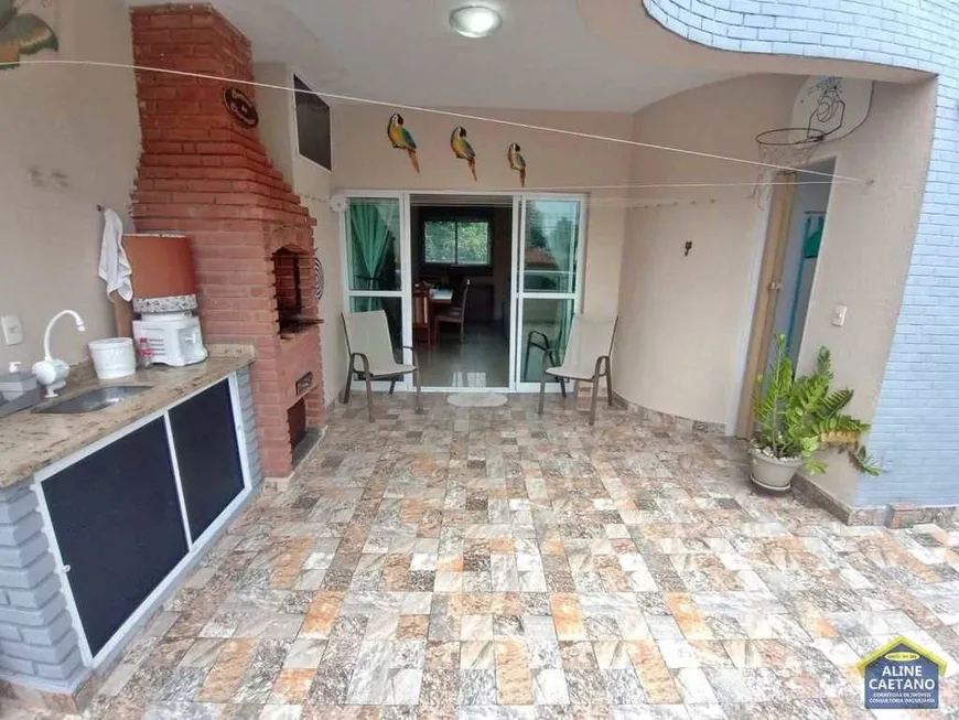 Foto 1 de Sobrado com 3 Quartos à venda, 184m² em Vila Tupi, Praia Grande