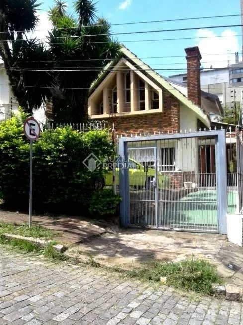 Foto 1 de Casa com 3 Quartos à venda, 157m² em Rio Branco, Porto Alegre