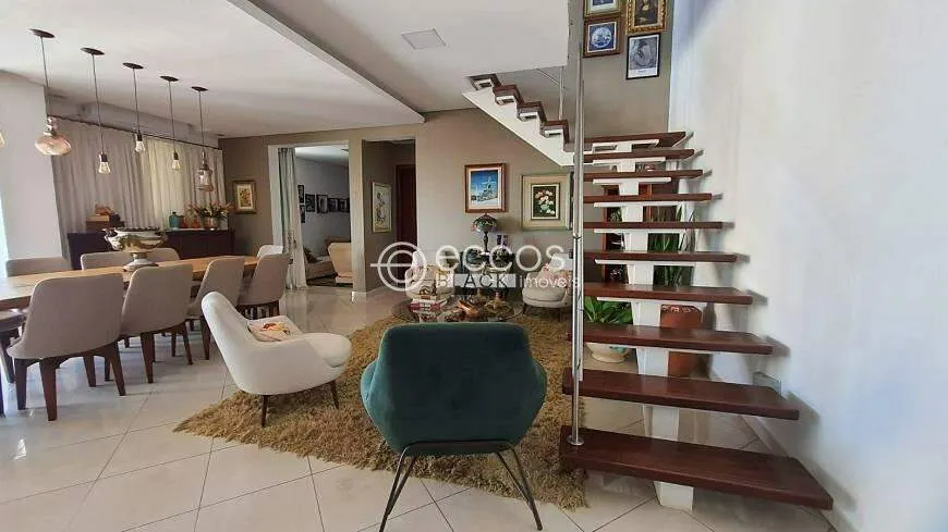 Foto 1 de Cobertura com 4 Quartos à venda, 245m² em Centro, Uberlândia