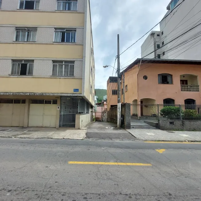 Foto 1 de Casa com 2 Quartos para alugar, 50m² em São Mateus, Juiz de Fora