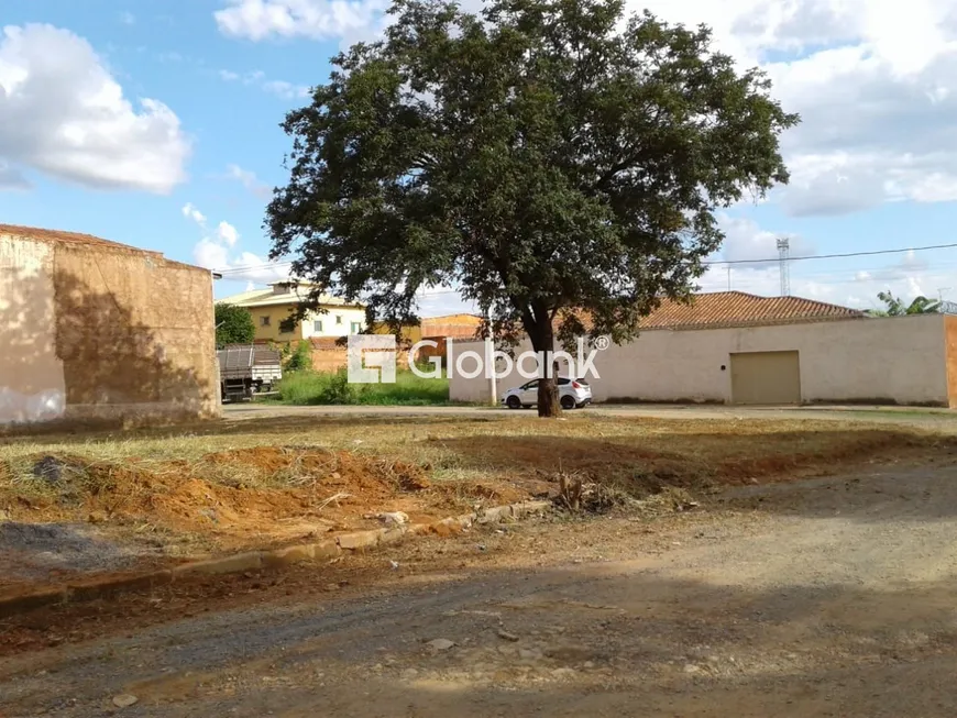 Foto 1 de Lote/Terreno à venda, 494m² em Canelas, Montes Claros