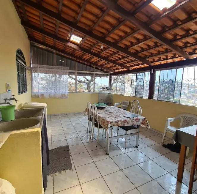 Foto 1 de Casa com 3 Quartos à venda, 194m² em Lindéia, Belo Horizonte