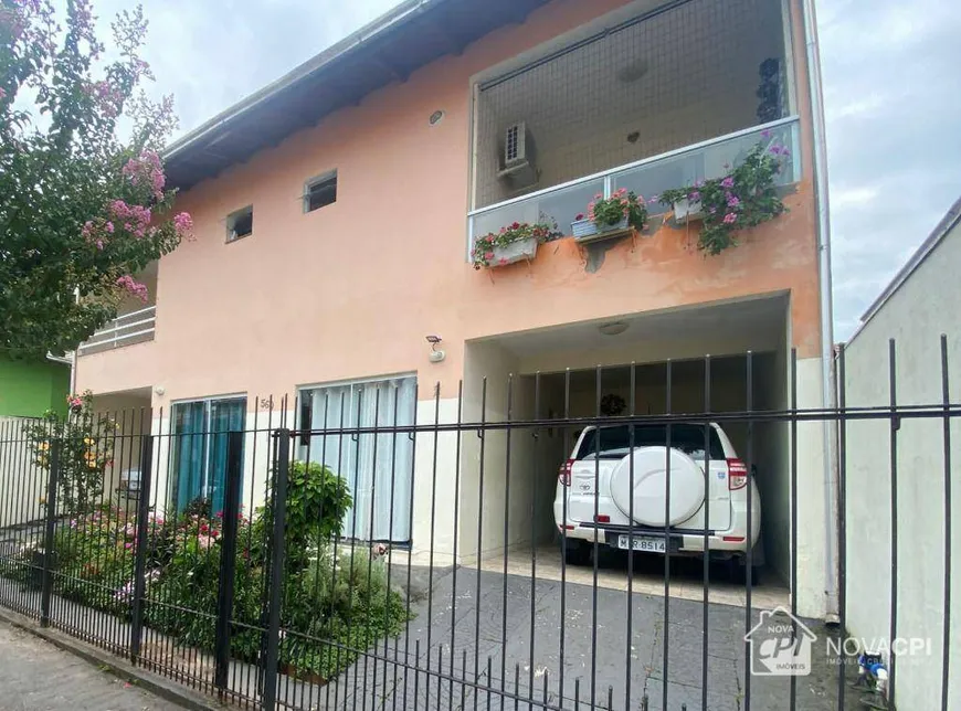 Foto 1 de Casa com 6 Quartos à venda, 450m² em Centro, Balneário Camboriú