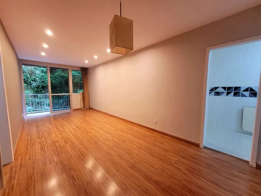 Foto 1 de Apartamento com 2 Quartos à venda, 90m² em Lagoa, Rio de Janeiro