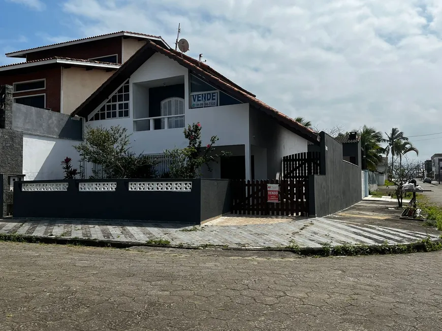 Foto 1 de Casa com 4 Quartos à venda, 185m² em Estancia Sao Jose, Peruíbe