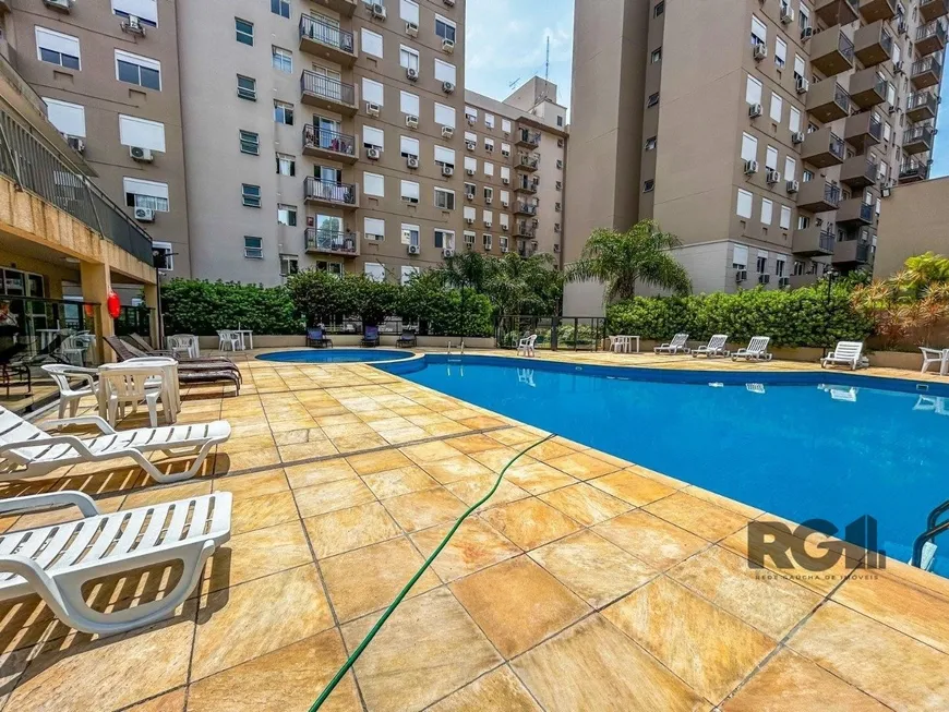 Foto 1 de Apartamento com 3 Quartos à venda, 66m² em Camaquã, Porto Alegre