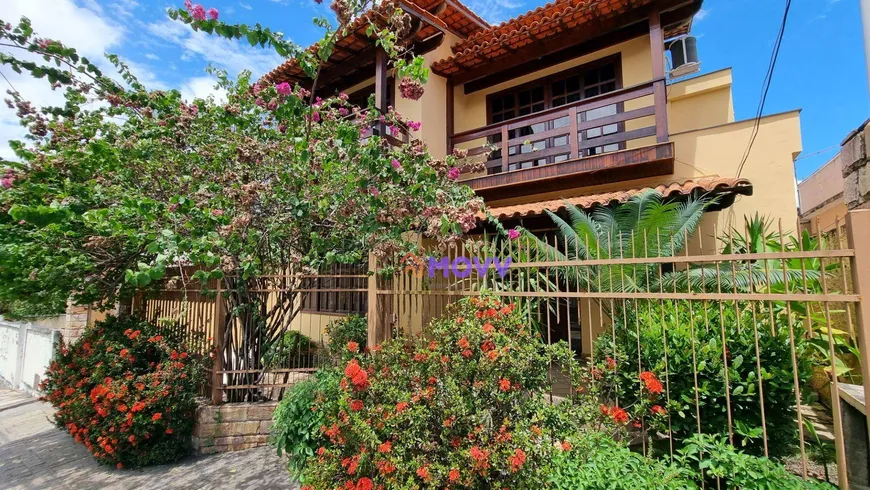 Foto 1 de Casa com 5 Quartos à venda, 379m² em Porto Novo, São Gonçalo