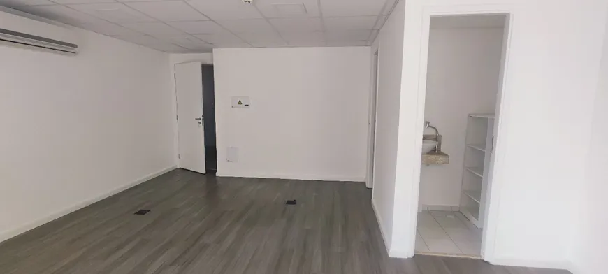 Foto 1 de Sala Comercial para alugar, 33m² em Santo Amaro, São Paulo