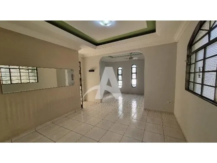 Foto 1 de Casa com 3 Quartos para alugar, 250m² em Santa Mônica, Uberlândia