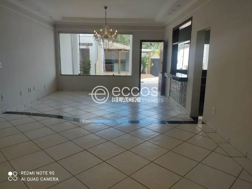 Foto 1 de Casa com 3 Quartos à venda, 198m² em Dona Zulmira, Uberlândia