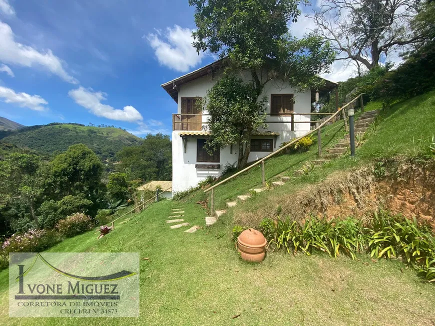 Foto 1 de Fazenda/Sítio com 3 Quartos à venda, 100m² em Vale das Videiras, Petrópolis