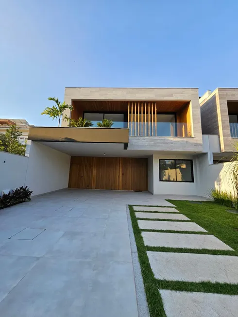 Foto 1 de Casa de Condomínio com 5 Quartos à venda, 460m² em Barra da Tijuca, Rio de Janeiro