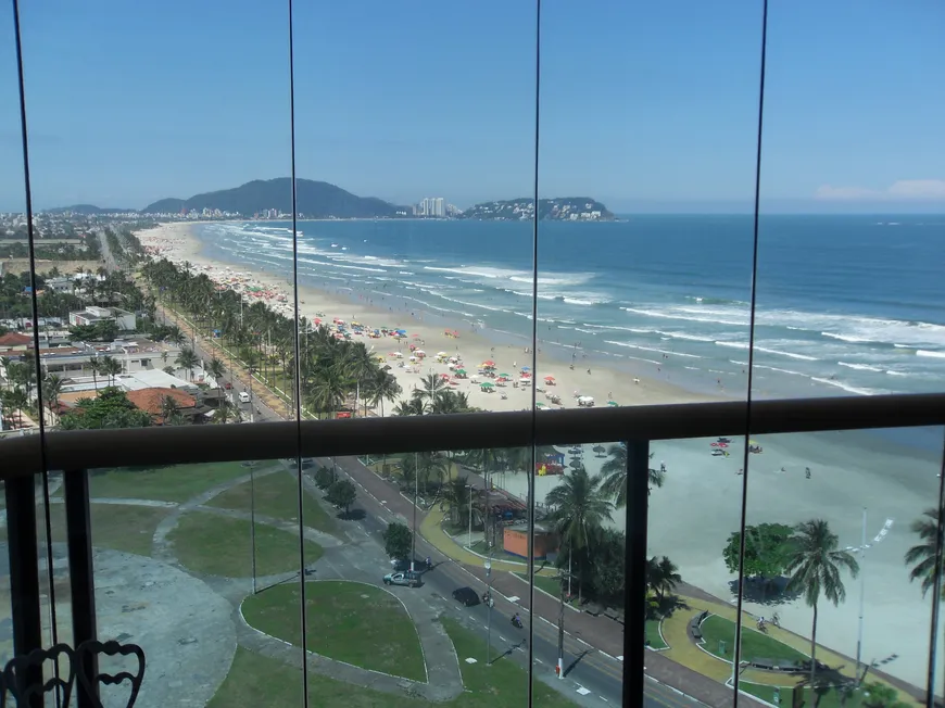 Foto 1 de Apartamento com 4 Quartos à venda, 166m² em Enseada, Guarujá