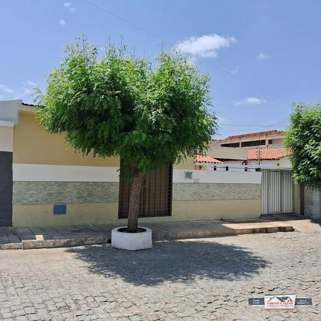 Foto 1 de Casa com 4 Quartos à venda, 180m² em Belo Horizonte, Patos