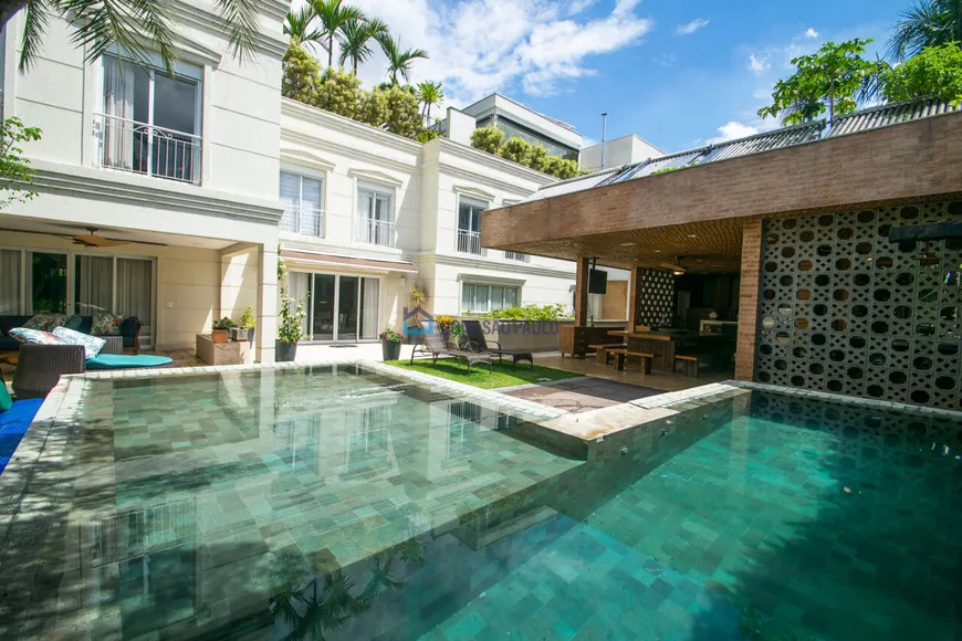 Foto 1 de Casa de Condomínio com 4 Quartos à venda, 1200m² em Brooklin, São Paulo