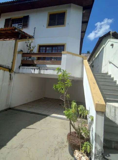 Foto 1 de Casa com 3 Quartos para alugar, 200m² em Jardim Ester Yolanda, São Paulo