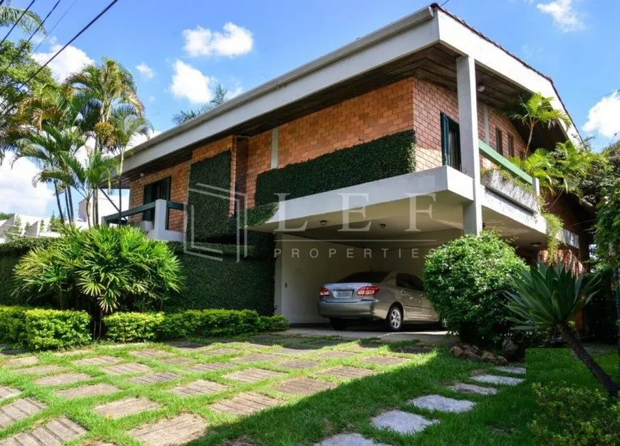 Foto 1 de Casa com 5 Quartos para venda ou aluguel, 680m² em Cidade Jardim, São Paulo