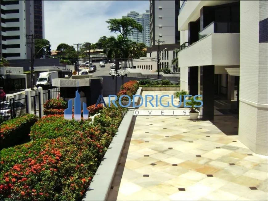 Foto 1 de Apartamento com 4 Quartos à venda, 174m² em Candeal, Salvador