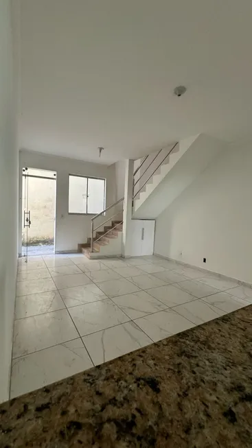 Foto 1 de Casa com 2 Quartos à venda, 80m² em Parque Xangri La, Contagem