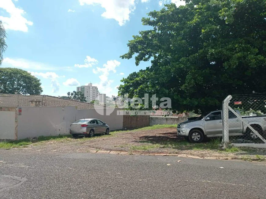 Foto 1 de Lote/Terreno à venda, 324m² em Saraiva, Uberlândia