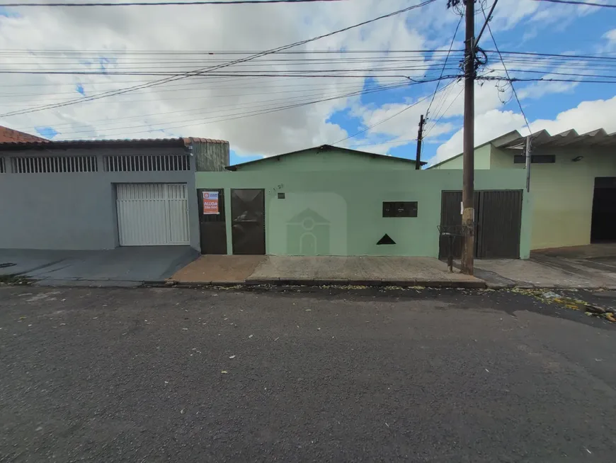 Foto 1 de Casa com 1 Quarto para alugar, 40m² em Jardim das Palmeiras, Uberlândia