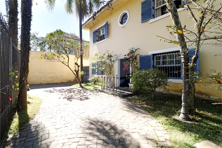 Foto 1 de Sobrado com 4 Quartos à venda, 318m² em Alto de Pinheiros, São Paulo