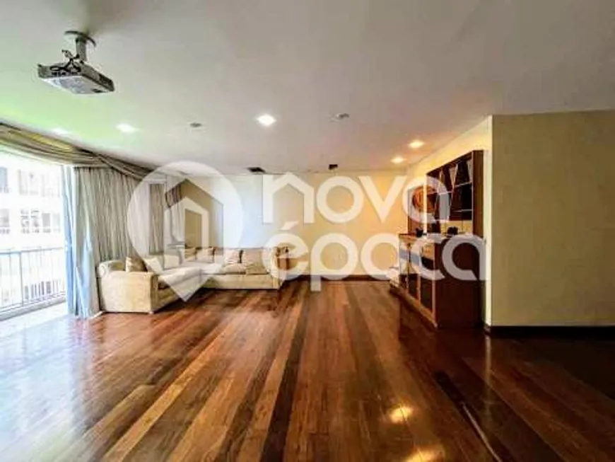 Foto 1 de Apartamento com 4 Quartos à venda, 190m² em Copacabana, Rio de Janeiro