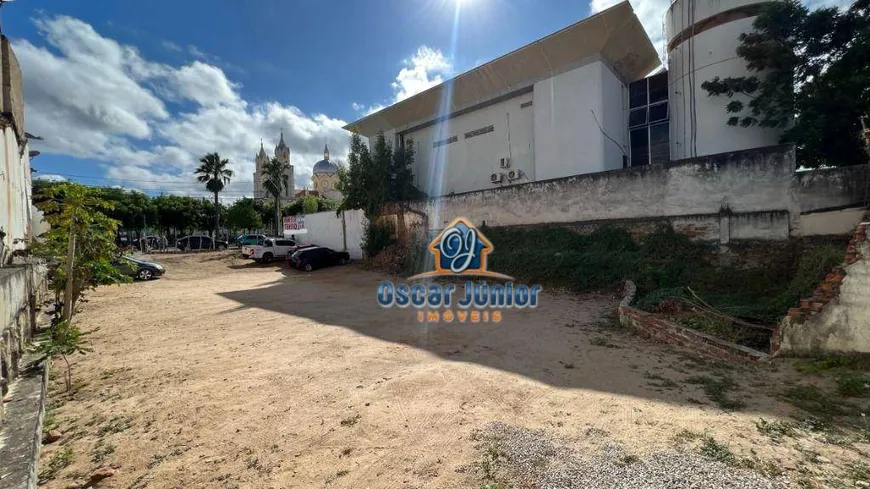 Foto 1 de Lote/Terreno à venda, 612m² em Centro, Caninde