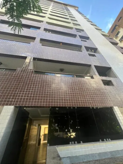 Foto 1 de Apartamento com 3 Quartos para alugar, 136m² em Madalena, Recife