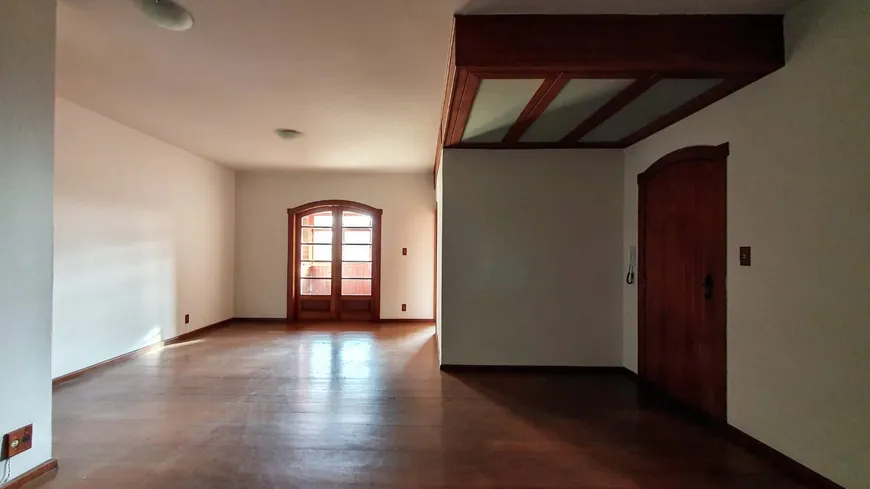 Foto 1 de Apartamento com 4 Quartos à venda, 158m² em Centro, São João Del Rei