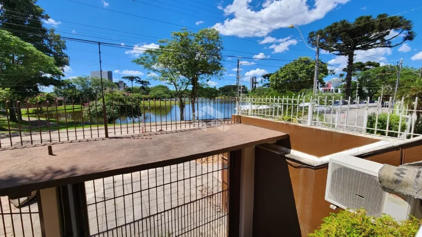 Foto 1 de Casa com 2 Quartos à venda, 165m² em Desvio Rizzo, Caxias do Sul