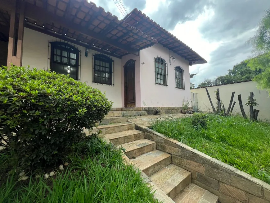 Foto 1 de Casa com 4 Quartos à venda, 197m² em Itapoã, Belo Horizonte