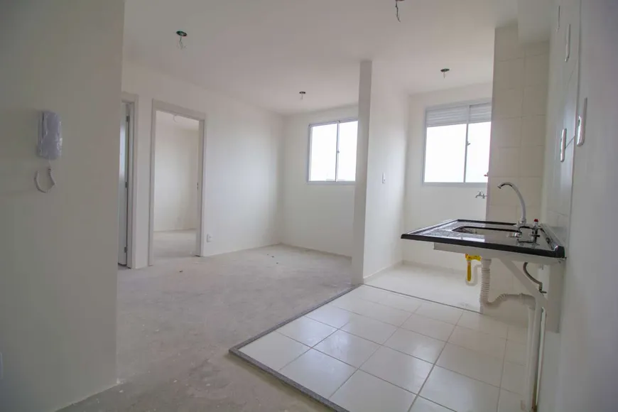 Foto 1 de Apartamento com 2 Quartos à venda, 40m² em Jardim Copiuva, Carapicuíba