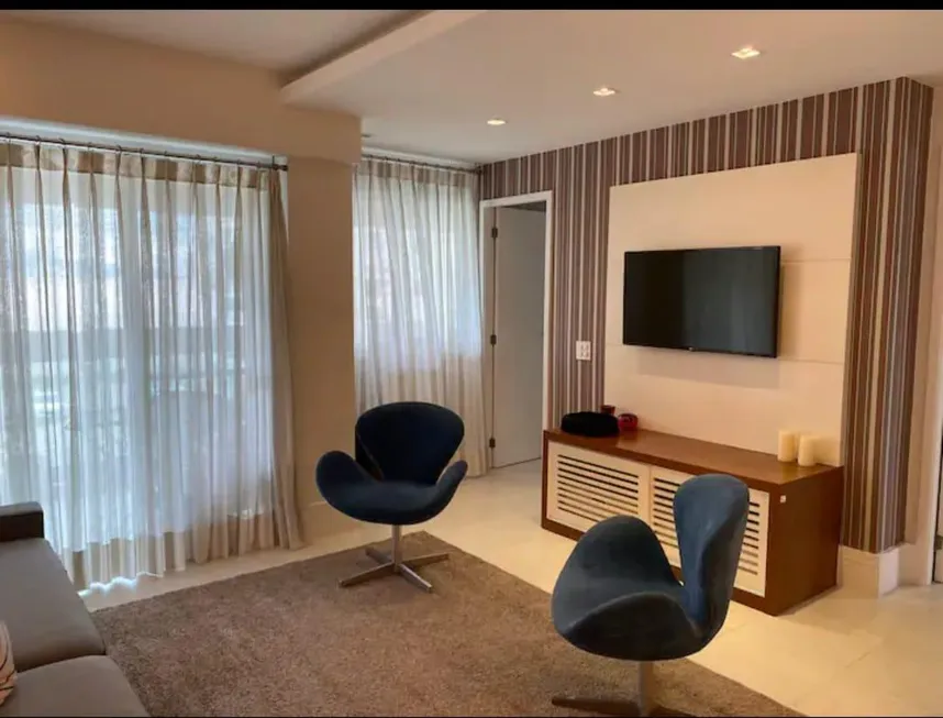 Foto 1 de Apartamento com 3 Quartos para alugar, 80m² em Barra da Tijuca, Rio de Janeiro