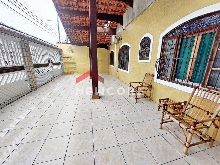 Foto 1 de Casa com 2 Quartos à venda, 72m² em Vila Guilhermina, Praia Grande