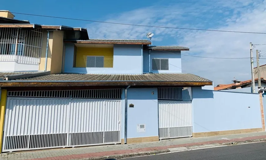 Foto 1 de Casa com 2 Quartos à venda, 85m² em Jardim Gurilândia, Taubaté