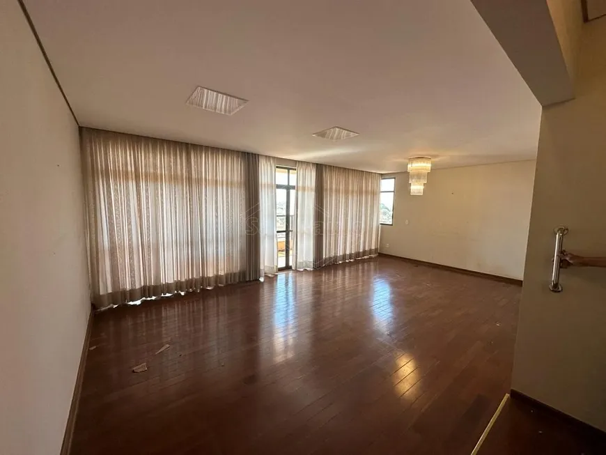 Foto 1 de Apartamento com 3 Quartos à venda, 171m² em Centro, Araraquara