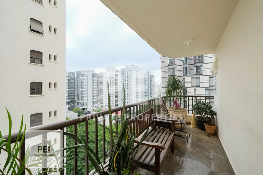 Foto 1 de Apartamento com 3 Quartos à venda, 215m² em Indianópolis, São Paulo