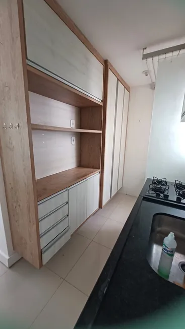 Foto 1 de Apartamento com 3 Quartos para alugar, 70m² em Buraquinho, Lauro de Freitas