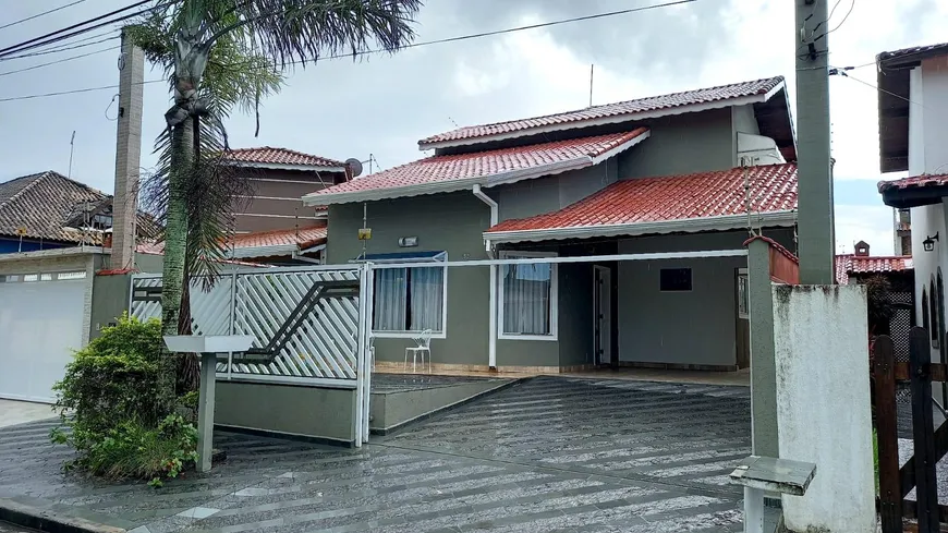 Foto 1 de Casa com 4 Quartos à venda, 199m² em Jardim Icaraiba, Peruíbe